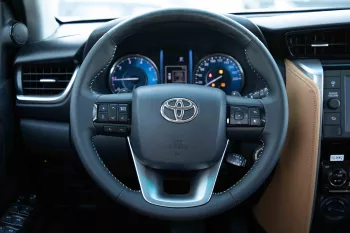 2023 Toyota Fortuner 4X4 2.4 17'I AL - Black inside Chamois