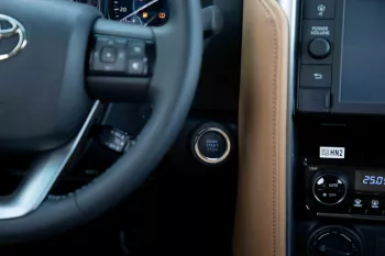 2023 Toyota Fortuner 4X4 2.4 17'I AL - Black inside Chamois