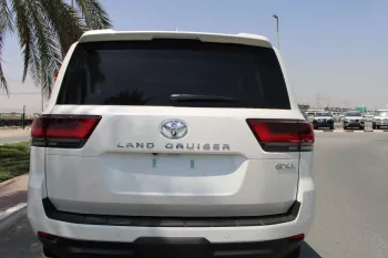 2023 TOYOTA LAND CRUISER 300 3.3 L DIESEL V6 4WD SAHARA