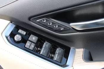 2023 TOYOTA LAND CRUISER 300 3.3 L DIESEL V6 4WD SAHARA