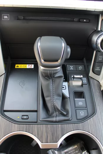2023 TOYOTA LAND CRUISER 300 3.3 L DIESEL V6 4WD SAHARA