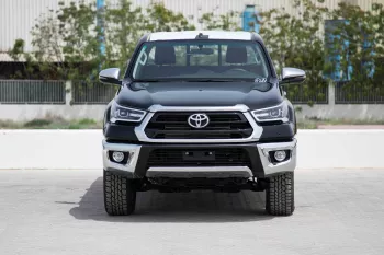 2024 Toyota Hilux 4x4 DC 2.8 - Black inside Maroon