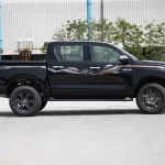 2024 Toyota Hilux 4x4 DC 2.8 - Black inside Maroon - Thumbnail 3