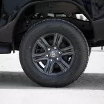 2024 Toyota Hilux 4x4 DC 2.8 - Black inside Maroon - Thumbnail 7