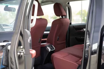 2024 Toyota Hilux 4x4 DC 2.8 - Black inside Maroon