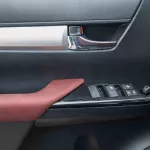2024 Toyota Hilux 4x4 DC 2.8 - Black inside Maroon - Thumbnail 11