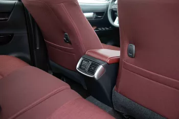 2024 Toyota Hilux 4x4 DC 2.8 - Black inside Maroon