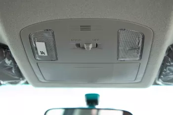 2024 Toyota Hilux 4x4 DC 2.8 - Black inside Maroon