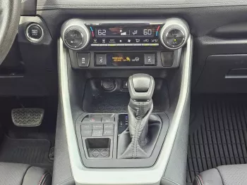 TOYOTA RAV4 XLE FULL OPTION V4 2.5L AWD 2019 MODEL YEAR