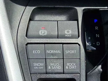 TOYOTA RAV4 XLE FULL OPTION V4 2.5L AWD 2019 MODEL YEAR