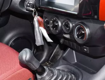 TOYOTA HILUX 2.7 PETROL 4x4 SINGLE CABIN MANUAL 2024 MODEL YEAR