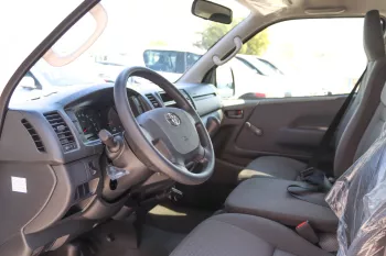 TOYOTA HIACE 2.5 DIESEL 15 PASSENGERS VAN 2024 MODEL YEAR