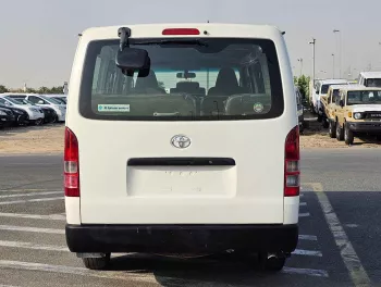 2022 TOYOTA HIACE MT PETROL STANDARD ROOF 13 SEATER 2.7L V4 WHITE