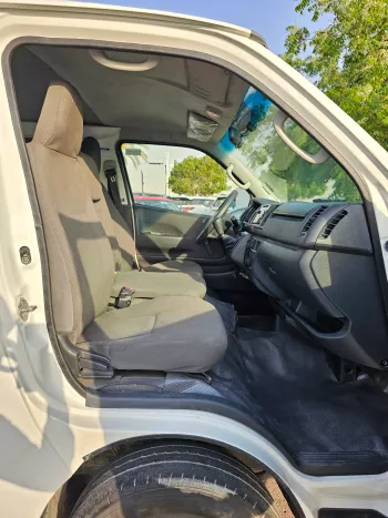 2022 TOYOTA HIACE MT PETROL STANDARD ROOF 13 SEATER 2.7L V4 WHITE