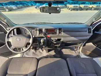 2022 TOYOTA HIACE MT PETROL STANDARD ROOF 13 SEATER 2.7L V4 WHITE