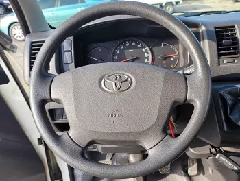 2022 TOYOTA HIACE MT PETROL STANDARD ROOF 13 SEATER 2.7L V4 WHITE