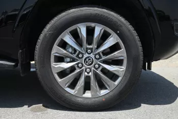 2024 TOYOTA LAND CRUISER 300 VX V6 3.3L DIESEL 7-SEATER AUTOMATIC
