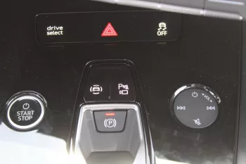 AUDI E-TRON Q4 ELECTRIC CAR 2024 MODEL YEAR PANORAMIC SUNROOF