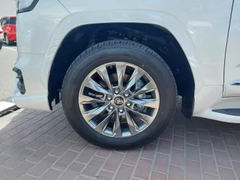2024 TOYOTA LAND CRUISER VXR 3.5 TWIN TURBO WARRANTY FROM ALFUTTAIM