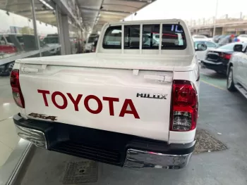 TOYOTA HILUX 2.7l 4WD PETROL M/T