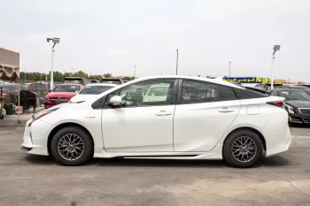 Toyota Prius 1.8L RWD Hybrid 2017 Model Year Low Mileage Import from Japan