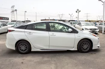 Toyota Prius 1.8L RWD Hybrid 2017 Model Year Low Mileage Import from Japan