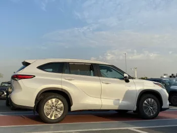 TOYOTA HIGHLANDER 2.5L HYBRID AWD 2023 MODEL YEAR WHITE COLOR