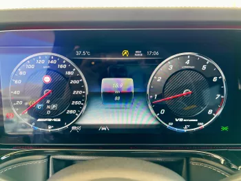 مرسيدس بنز جی 63 4.4 لتر بنزين V8 عام 2023