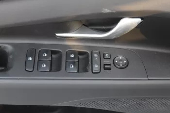 HUYNDAI ELANTRA 1.5 PETROL 2024 MODEL YEAR WHIT COLOR