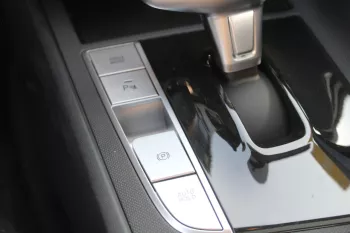 HUYNDAI ELANTRA 1.5 PETROL 2024 MODEL YEAR WHIT COLOR