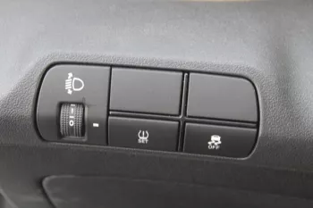 HUYNDAI ELANTRA 1.5 PETROL 2024 MODEL YEAR WHIT COLOR