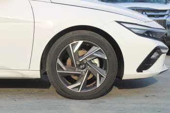 HUYNDAI ELANTRA 1.5 PETROL 2024 MODEL YEAR WHIT COLOR
