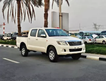 TOYOTA HILUX 2.4L DIESEL MANUAL V4 4WD 2015 MODEL YEAR WHITE COLOR