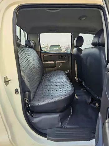 TOYOTA HILUX 2.4L DIESEL MANUAL V4 4WD 2015 MODEL YEAR WHITE COLOR