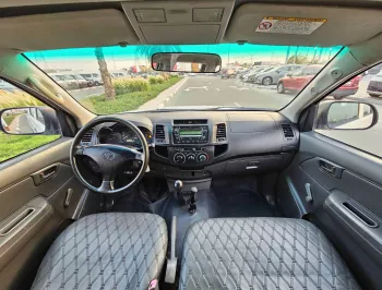 TOYOTA HILUX 2.4L DIESEL MANUAL V4 4WD 2015 MODEL YEAR WHITE COLOR