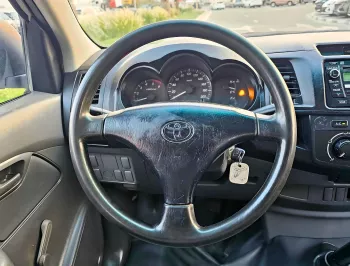 TOYOTA HILUX 2.4L DIESEL MANUAL V4 4WD 2015 MODEL YEAR WHITE COLOR