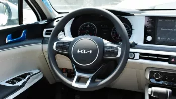Kia K5 FWD 2022 V4