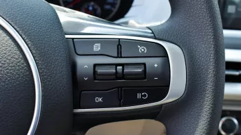 Kia K5 FWD 2022 V4