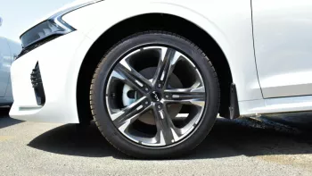 Kia K5 FWD 2022 V4