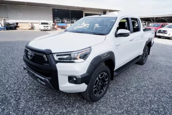 TOYOTA HILUX 2.8L DIESEL DOUBLE CAB 4 X 4 HIGH SPECS 2024 MODEL YEAR