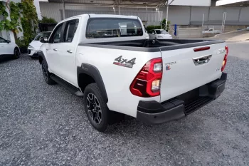 TOYOTA HILUX 2.8L DIESEL DOUBLE CAB 4 X 4 HIGH SPECS 2024 MODEL YEAR