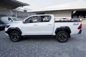 TOYOTA HILUX 2.8L DIESEL DOUBLE CAB 4 X 4 HIGH SPECS 2024 MODEL YEAR