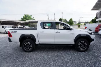TOYOTA HILUX 2.8L DIESEL DOUBLE CAB 4 X 4 HIGH SPECS 2024 MODEL YEAR