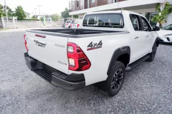 TOYOTA HILUX 2.8L DIESEL DOUBLE CAB 4 X 4 HIGH SPECS 2024 MODEL YEAR