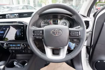 TOYOTA HILUX 2.8L DIESEL DOUBLE CAB 4 X 4 HIGH SPECS 2024 MODEL YEAR