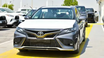 Toyota Camry SE V6 3.5L FWD 2022