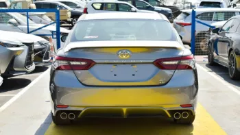 Toyota Camry SE V6 3.5L FWD 2022