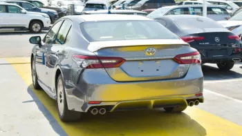 Toyota Camry SE V6 3.5L FWD 2022