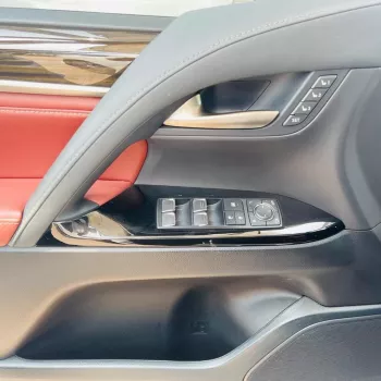 LEXUS LX570s 5.7L PETROL V8 2021 MODEL YEAR WARRANTY FROM ALFUTTAIM