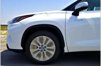 Toyota Highlander Limited Hybrid 2.5L A/T 2024 Model Year White Color